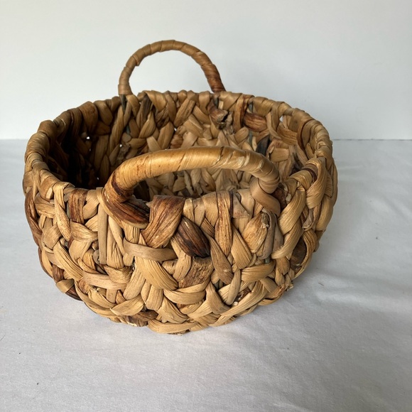 woven basket round with handles hyacinth rattan decor - Picture 2 of 13